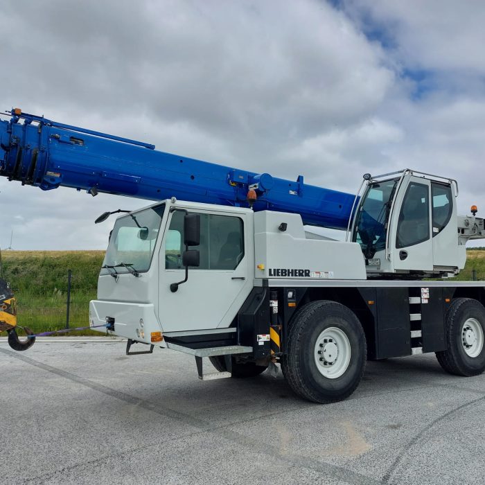 LIEBHERR 1030-2.1  35 Ton