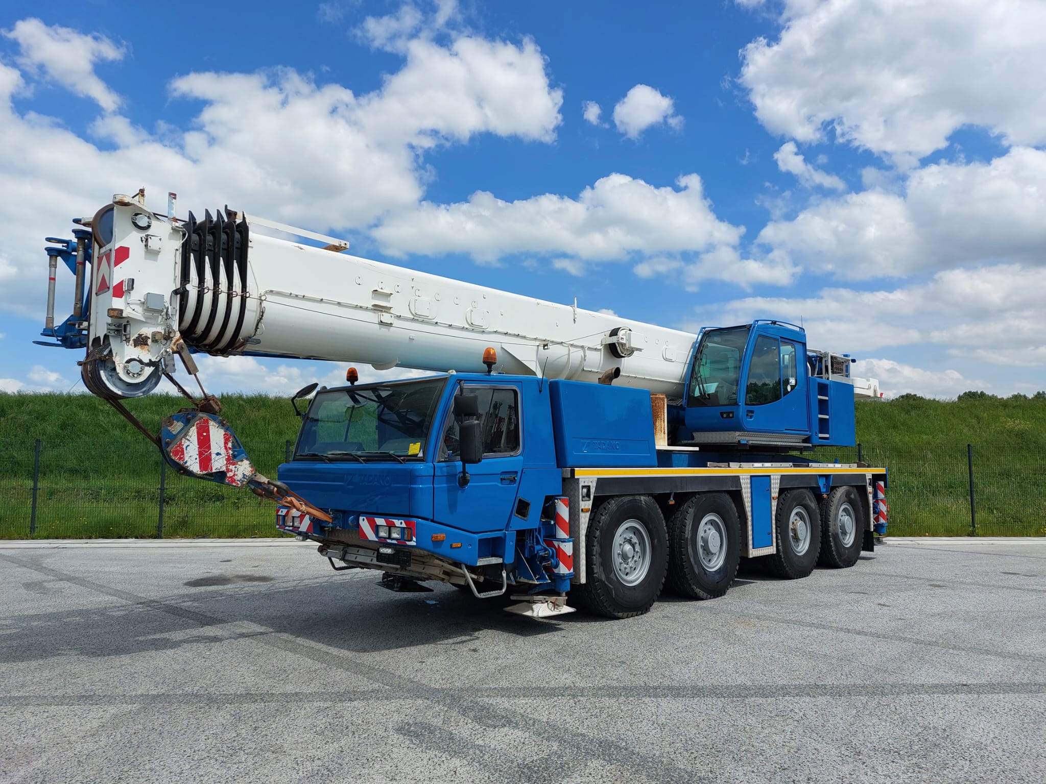 TADANO FAUN ATF90G-4  90 Ton