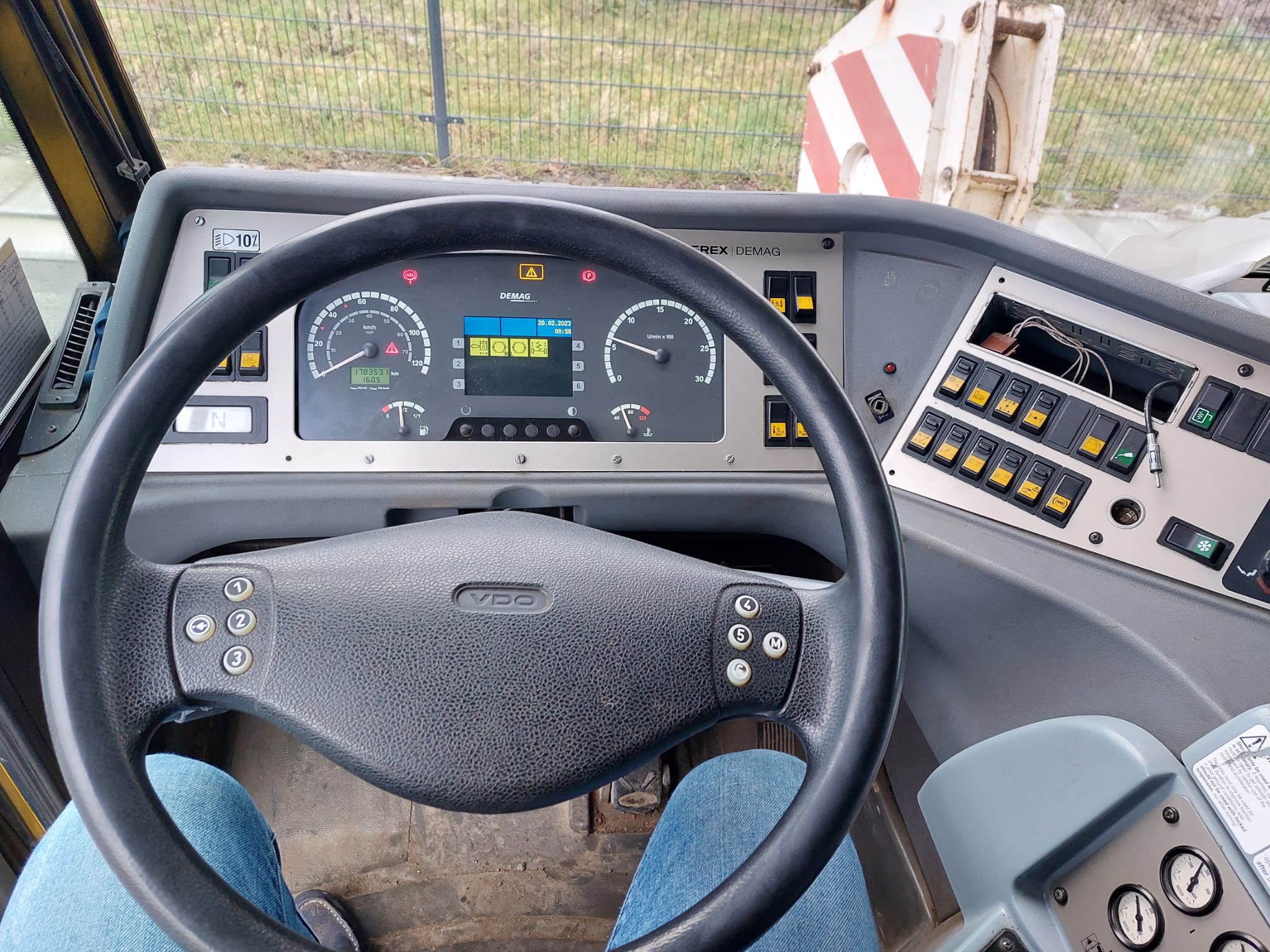 TEREX-DEMAG AC200-1  200 Ton - Image 8