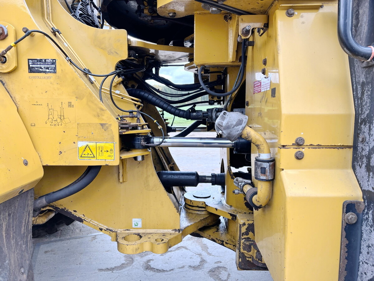 Caterpillar 972M Wheel Loader - Image 3